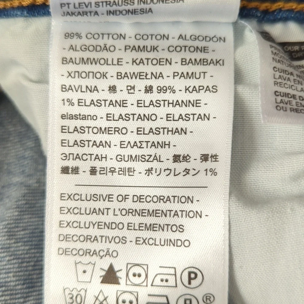 Levi's Women's Wedgie Fit Jeans - Picture 11 of 12